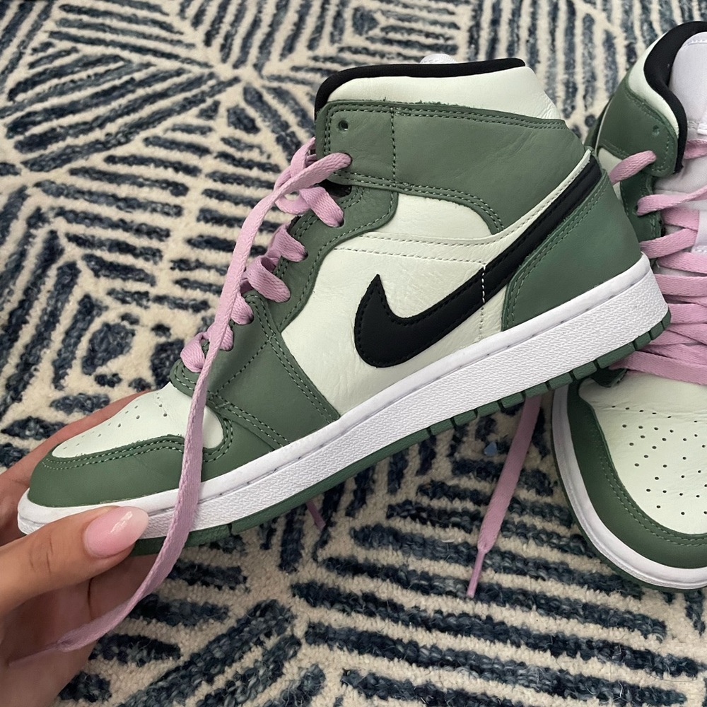 Women’s 7.5 Jordan Mids in Dutch Green (barely worn with box)